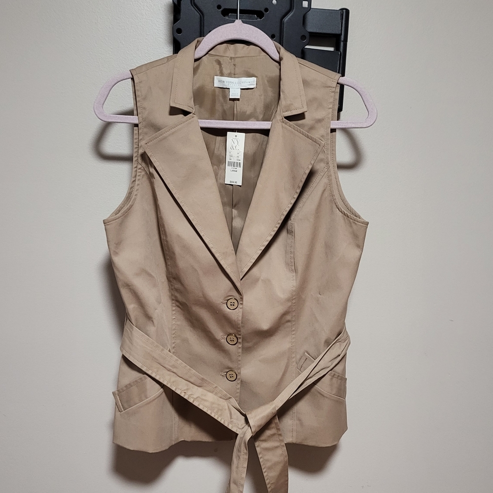 New York & company size L tan/beige vest.